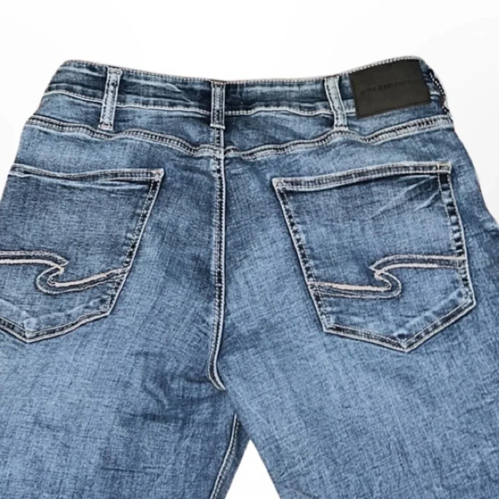 Silver Jeans Co. Eddie Athletic Fit Tapered Leg Jeans NWOT🤍